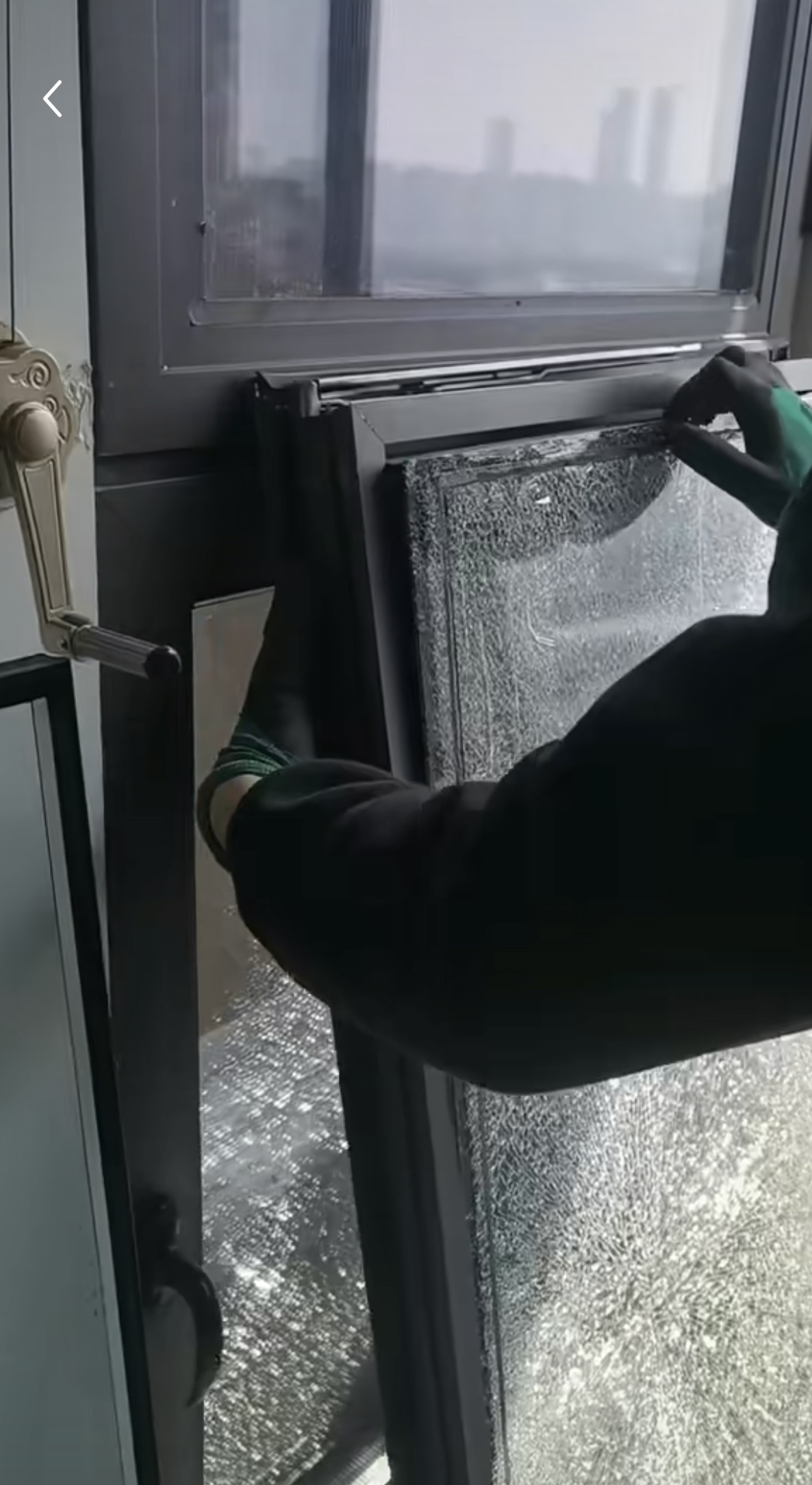 ¿Cómo reemplazar el vidrio de una ventana de aluminio?